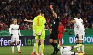 Bayern thua Leverkusen khi Neuer nhận thẻ đỏ