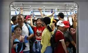 Đông nghịt người đi metro Bến Thành - Suối Tiên cuối tuần